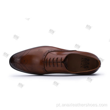 Sapatos de couro masculinos com design novo